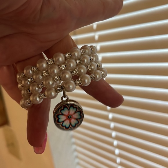 Pearlesque snap bracelet - Picture 2 of 3